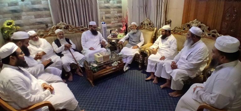 বারিধারা জামিয়ায় তাশরিফ এনেছেন ভারতের সাবেক মন্ত্রী মাওলানা সিদ্দিকুল্লাহ চৌধুরী
